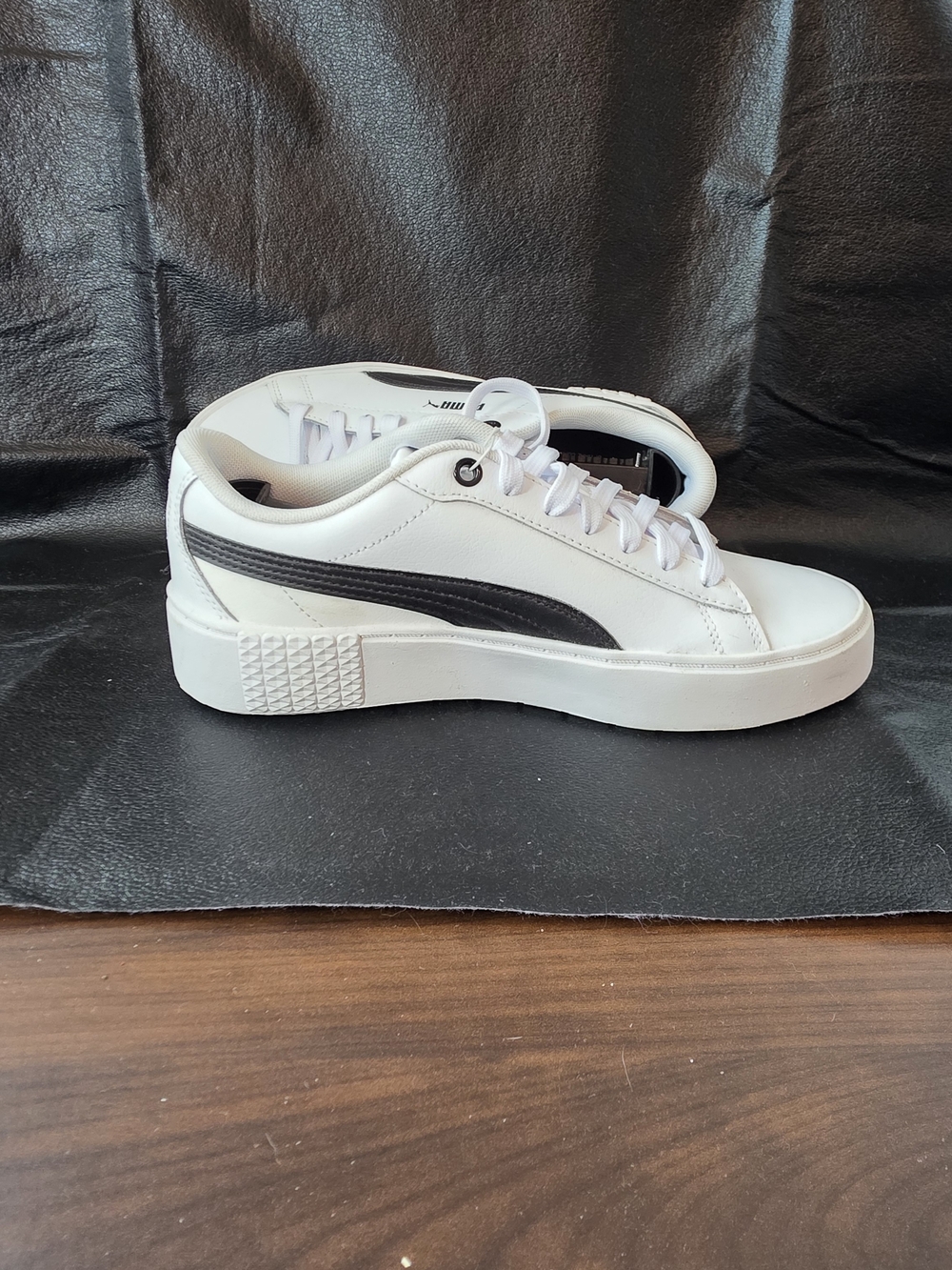 NWT PUMA White Leather Sneakers with Black Formstrip - Picture 8 of 10